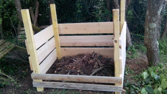 Aide à la rénovation d'un composteur en bois