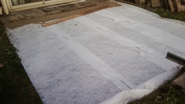 pose de géotextile après désherbage
