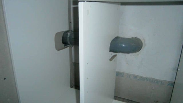 découpe meuble pour passage réseau évacuation